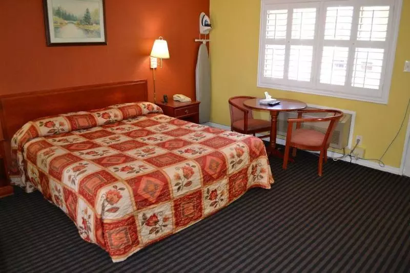 호텔 Alpha Inn & Suites