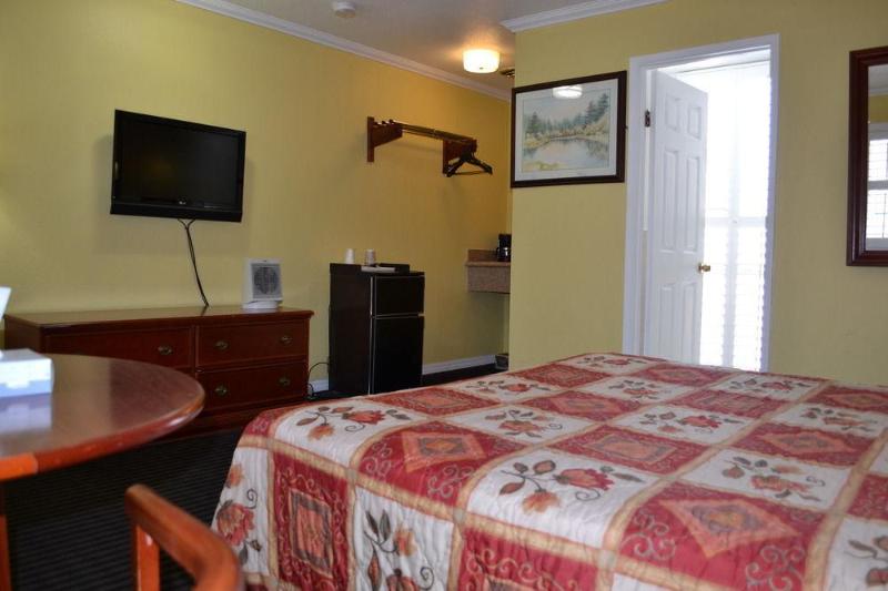 فندق Alpha Inn & Suites