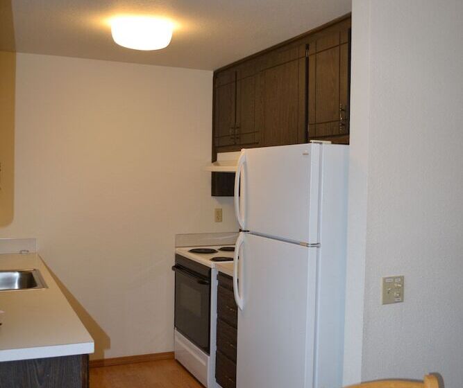 Отель Anaco Bay Inn