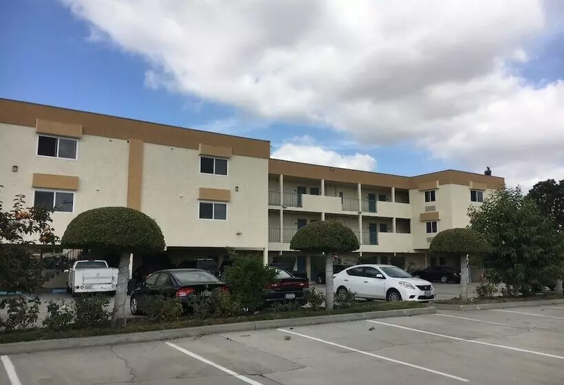 Отель Bellflower Travel Inn