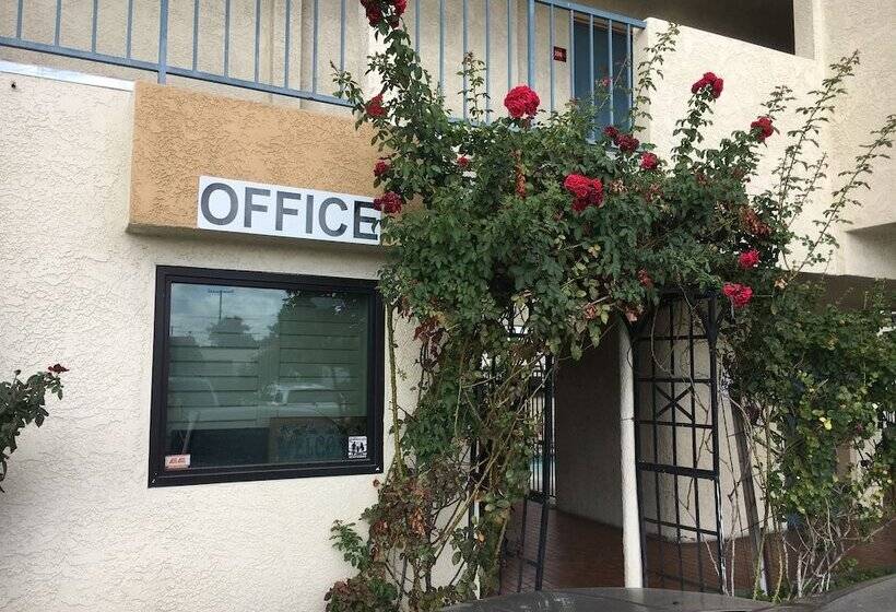 Отель Bellflower Travel Inn