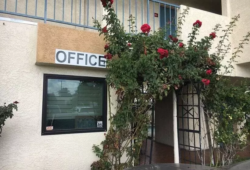 Отель Bellflower Travel Inn