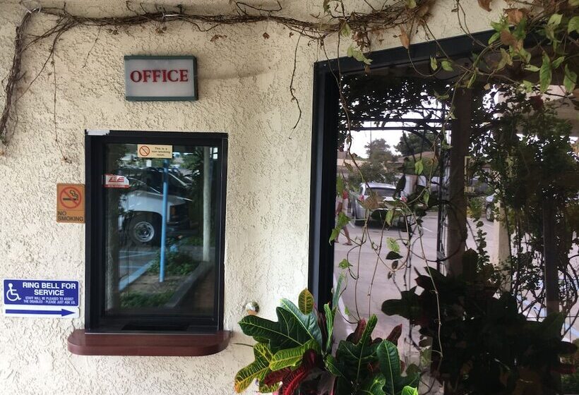 Отель Bellflower Travel Inn