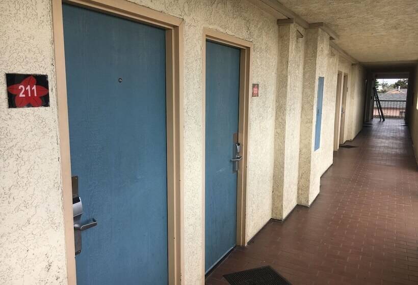 Отель Bellflower Travel Inn