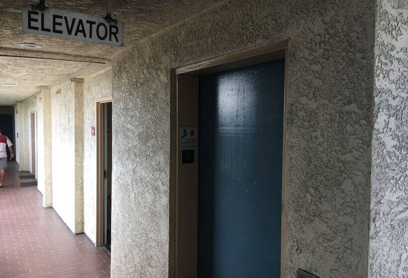 Отель Bellflower Travel Inn