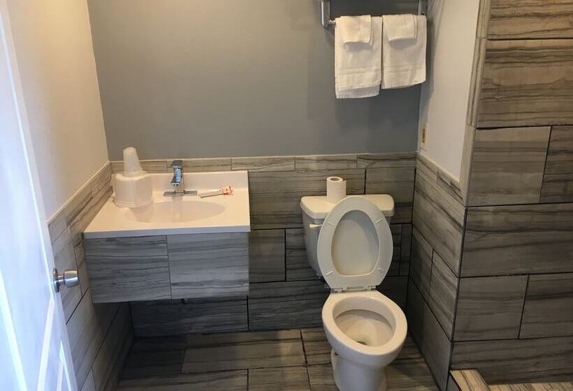 Отель Bellflower Travel Inn