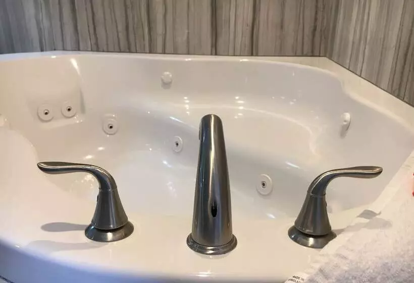 Отель Bellflower Travel Inn