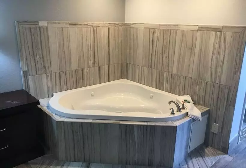 Отель Bellflower Travel Inn