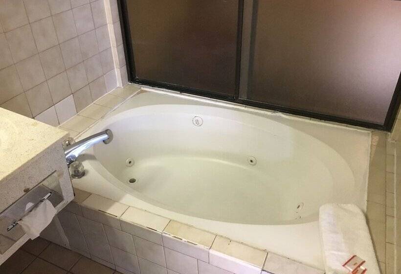 Отель Bellflower Travel Inn