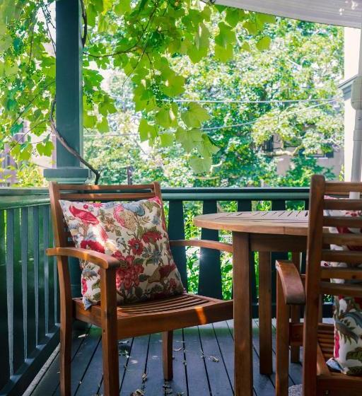 בית מלון כפרי The Bertram Inn