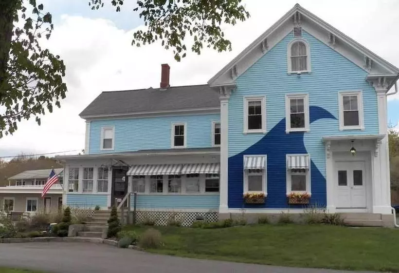 ホテル Coast Village Inn & Cottages