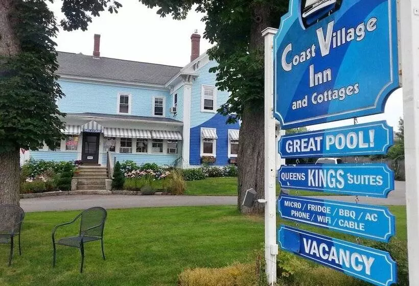 ホテル Coast Village Inn & Cottages