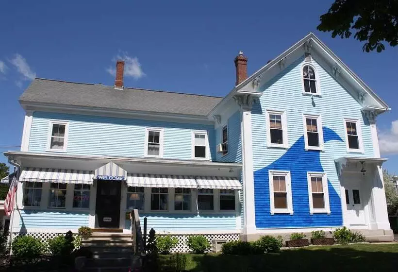 ホテル Coast Village Inn & Cottages