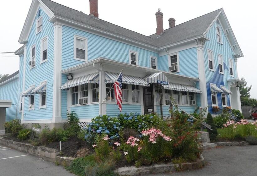 هتل Coast Village Inn & Cottages