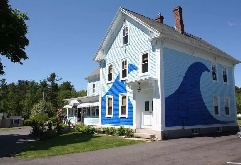 ホテル Coast Village Inn & Cottages