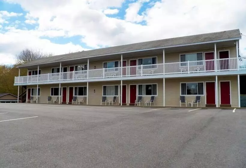 ホテル Coast Village Inn & Cottages