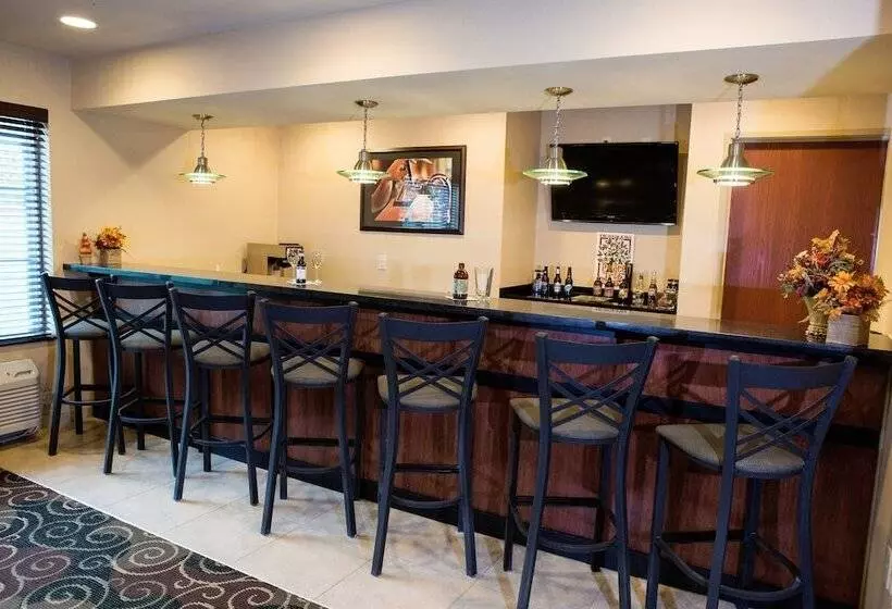 Cobblestone Hotel & Suites Knoxville