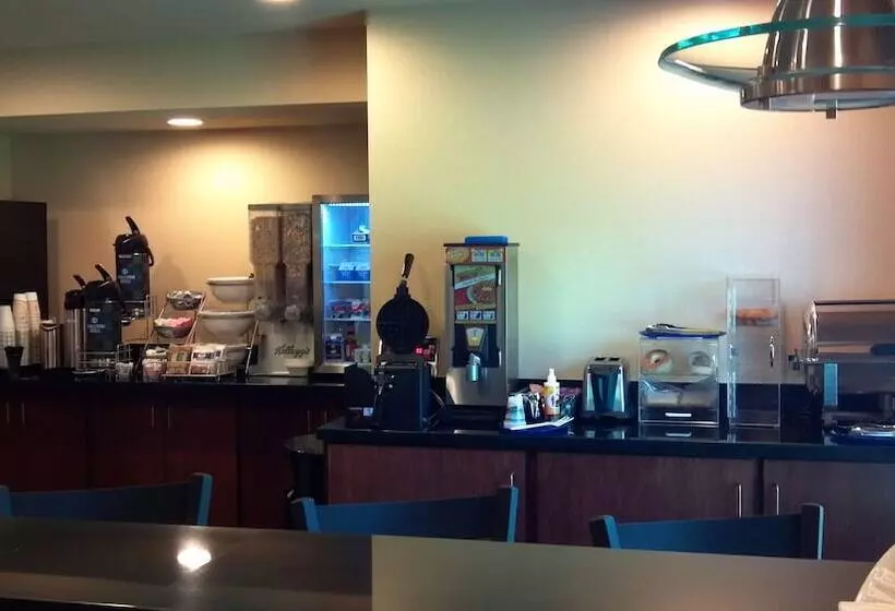 Cobblestone Hotel & Suites Knoxville