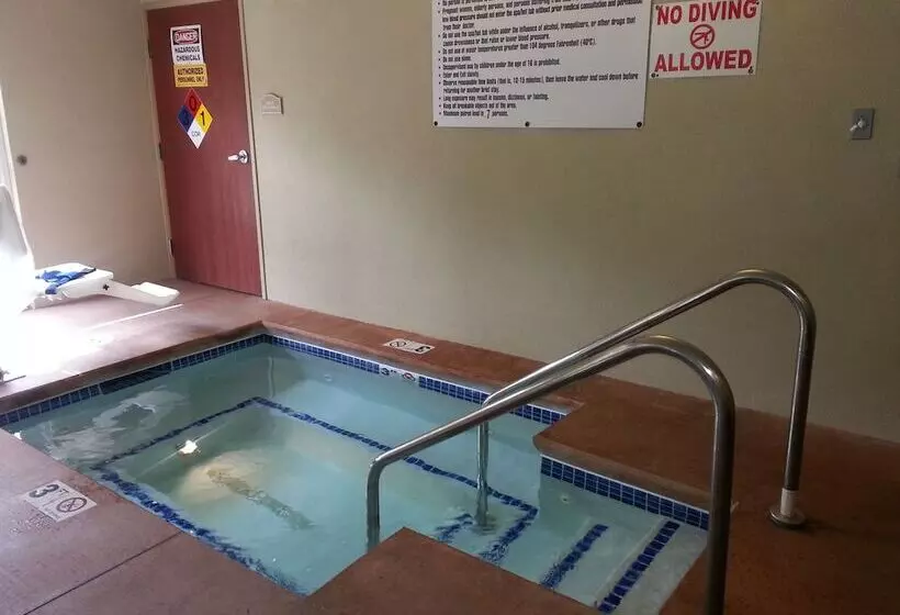 Cobblestone Hotel & Suites Knoxville