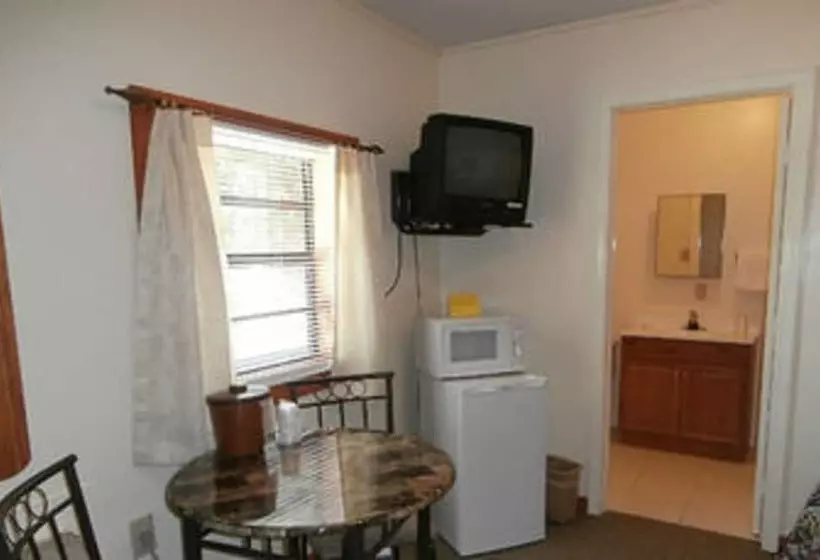 Hotelli Riverbend Lodging