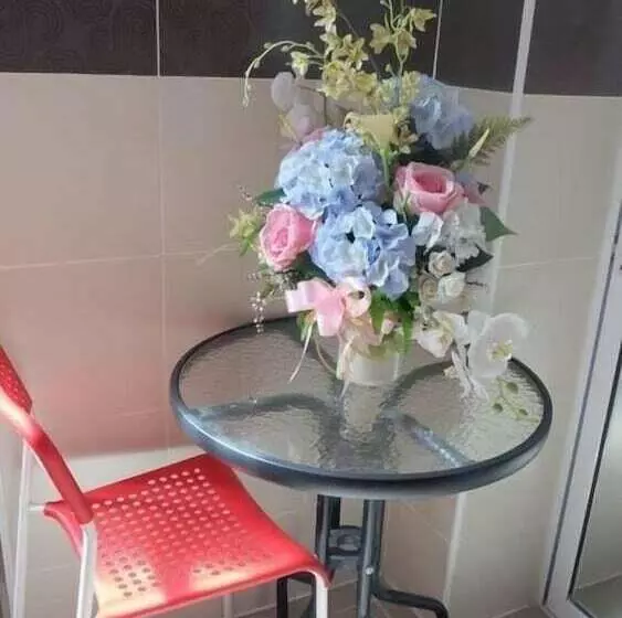 Hotelli Dhanakarn D4