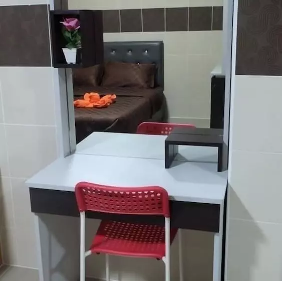 Hotelli Dhanakarn D4