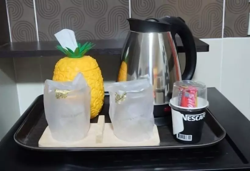 Hotelli Dhanakarn D4