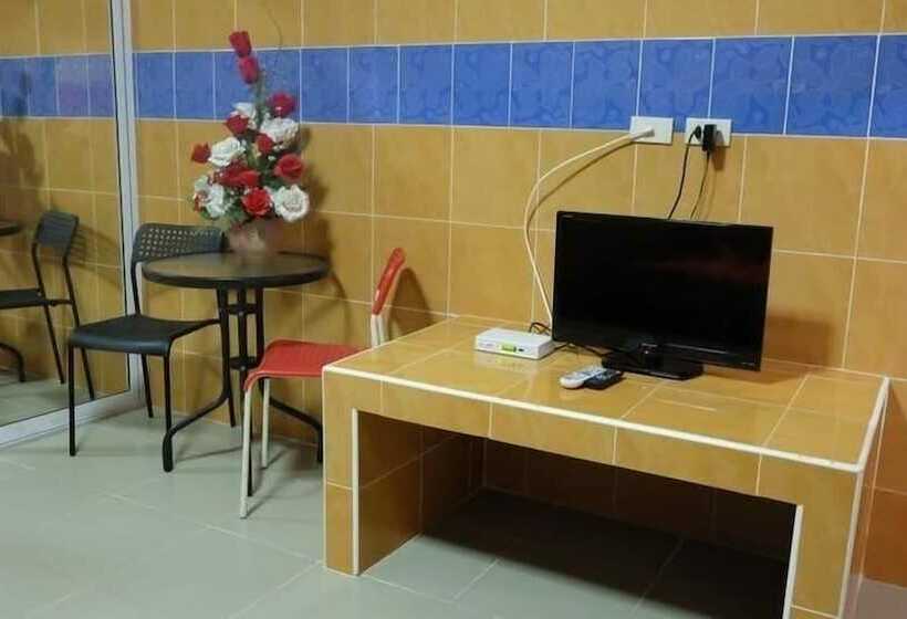 فندق Dhanakarn D4