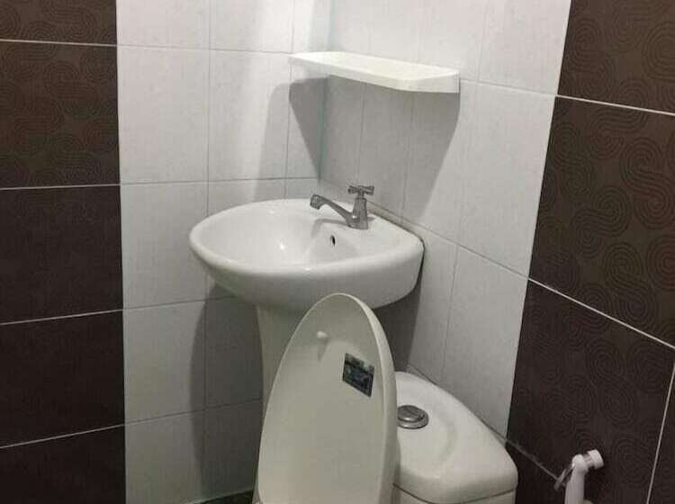 فندق Dhanakarn D4