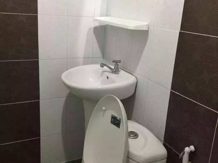 Hotelli Dhanakarn D4