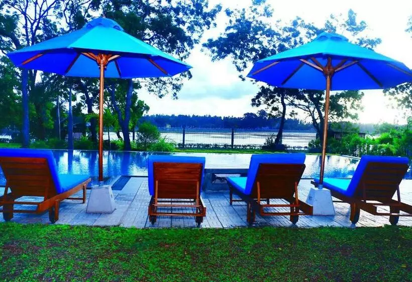 هتل Diya Dahara Lake Resort