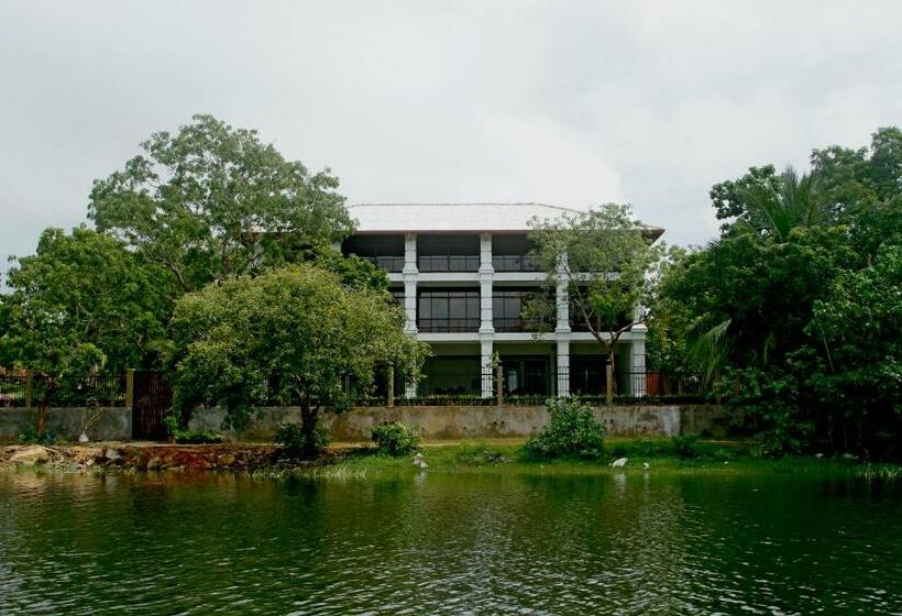 فندق Diya Dahara Lake Resort