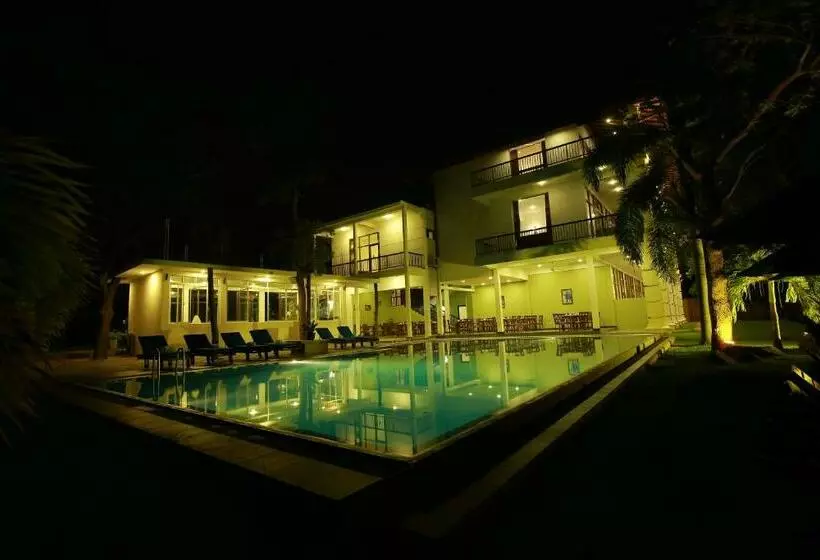 هتل Diya Dahara Lake Resort