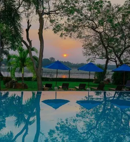 هتل Diya Dahara Lake Resort