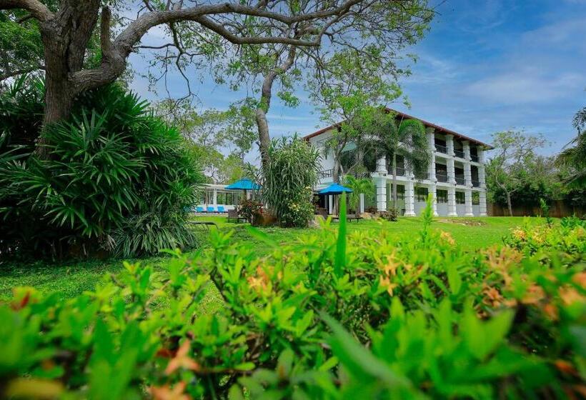 فندق Diya Dahara Lake Resort