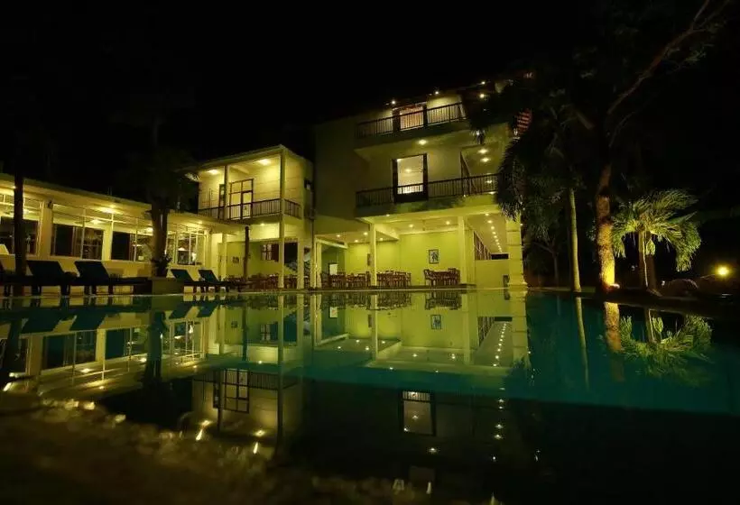 هتل Diya Dahara Lake Resort