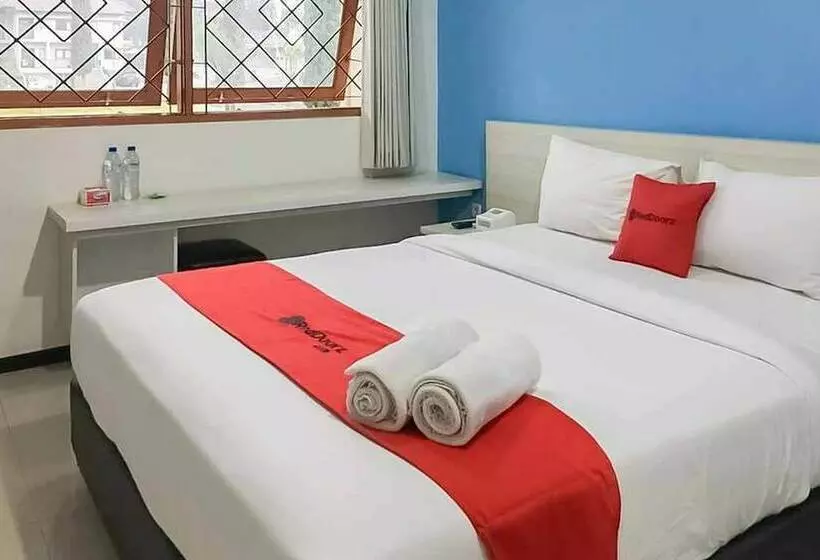 هتل Reddoorz Plus @ Panorama Villas Batu