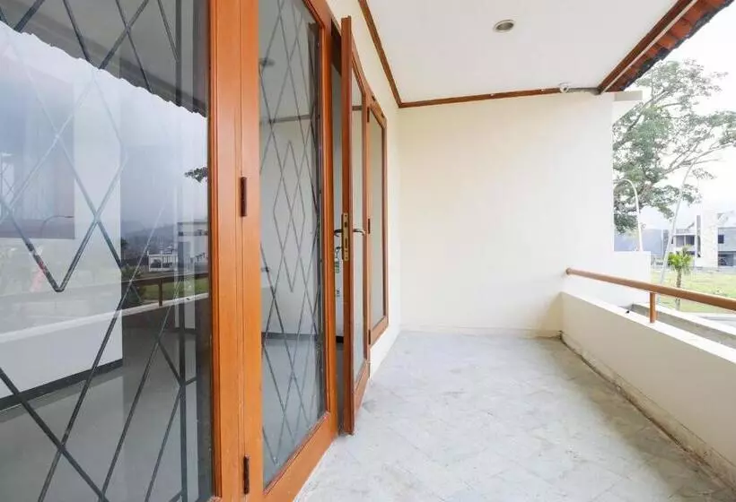 هتل Reddoorz Plus @ Panorama Villas Batu