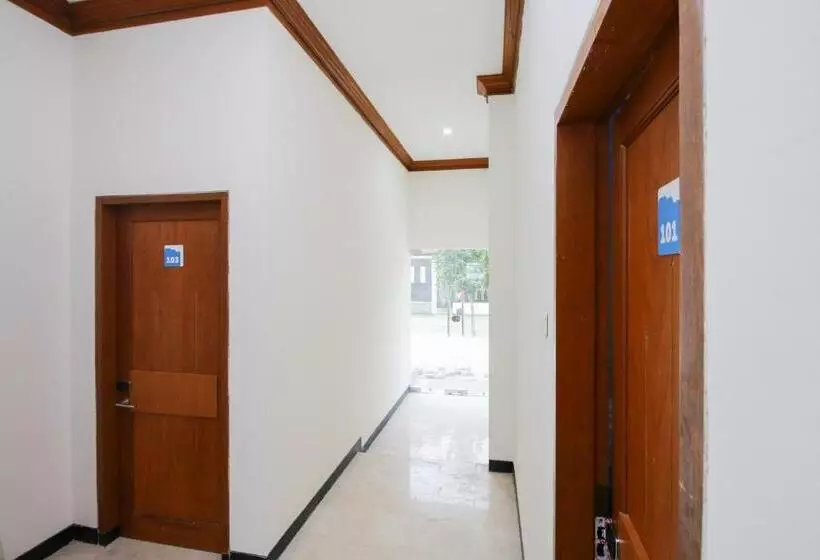 هتل Reddoorz Plus @ Panorama Villas Batu
