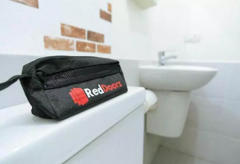 هتل Reddoorz Plus @ Panorama Villas Batu