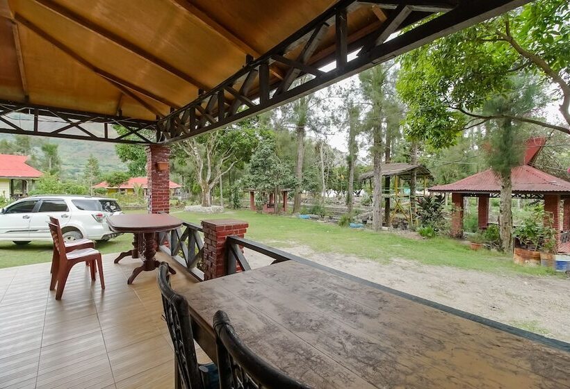 Пансион Reddoorz Plus @ Jalan Tugu Silalahi Tongging