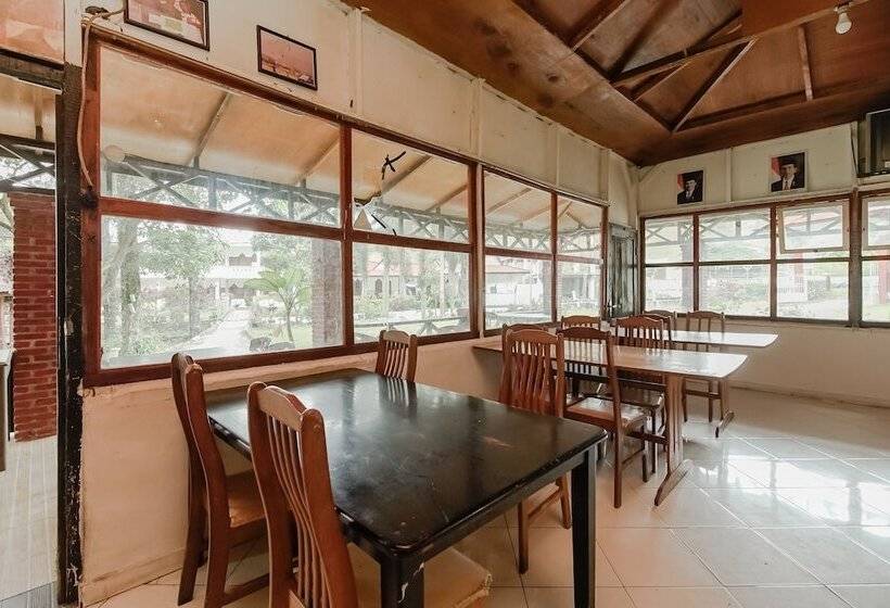 Пансион Reddoorz Plus @ Jalan Tugu Silalahi Tongging