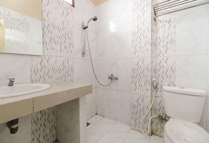 Пансион Reddoorz Plus @ Jalan Tugu Silalahi Tongging