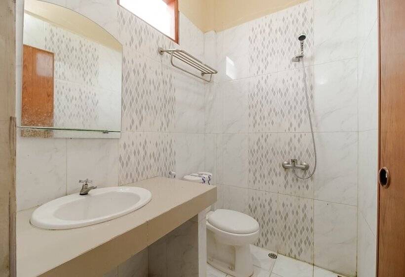 Пансион Reddoorz Plus @ Jalan Tugu Silalahi Tongging