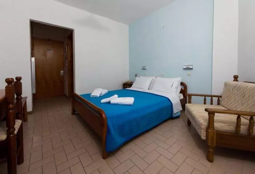 ホテル Kardamili Beach