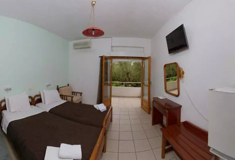 ホテル Kardamili Beach