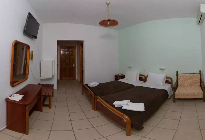 ホテル Kardamili Beach