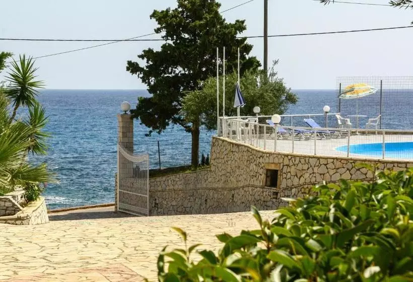 ホテル Kardamili Beach