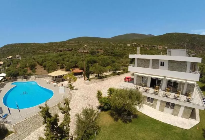 ホテル Kardamili Beach