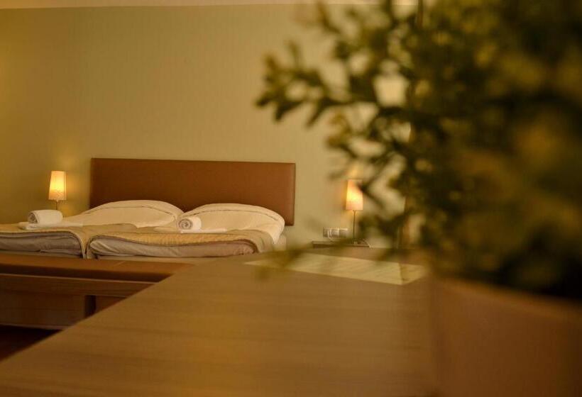 호텔 Ellopia Point